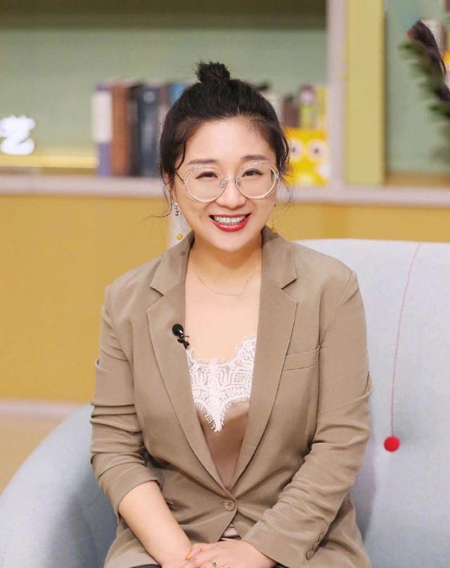 贾乃亮|贾乃亮直播翻车发文致歉!时薪200万引起争议,不要同情明星