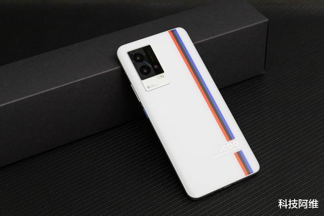 iqoo|从4199元跌至2999元，12GB+256GB，120W闪充旗舰已沦为中档机