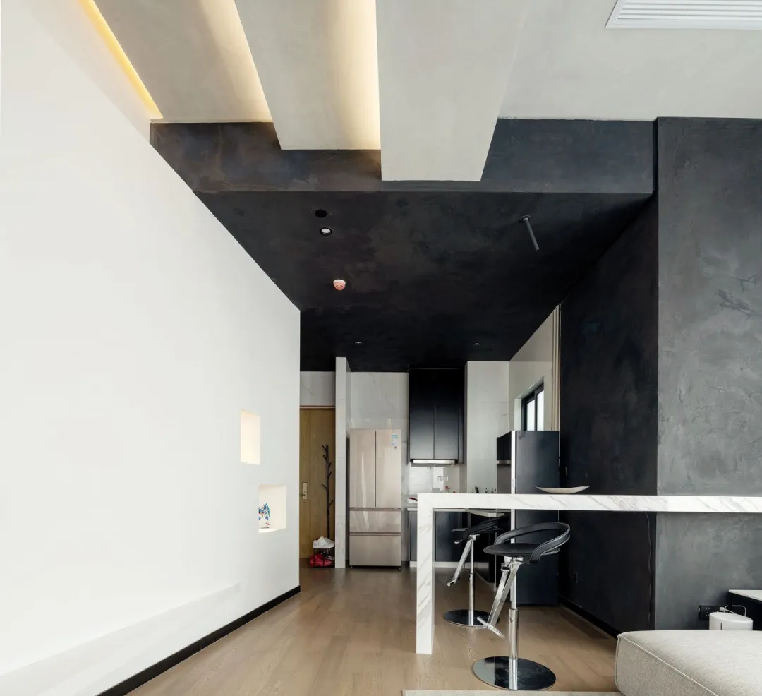 超小户型的全能公寓：几何元素+阶梯式吊顶，隔壁邻居都看愣了！