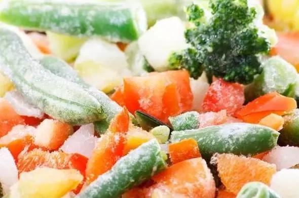 婆婆每次出远门都要在冰箱放硬币？一问才知道有这种妙用！