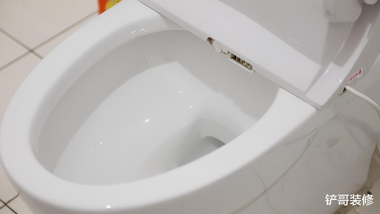 卫生间没窗户,臭味散不掉?学日本人的做法,干净没异味,贼实用
