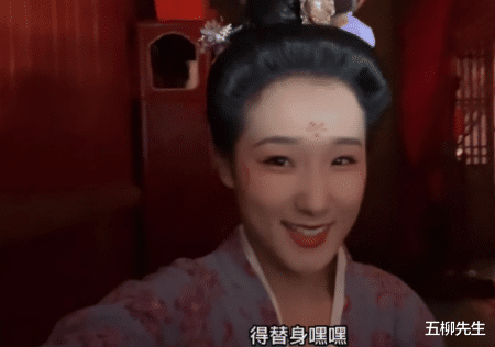 李沁|《请君》收官，李沁替身揭幕后拍摄故事，李沁眼角受伤仍坚持拍摄