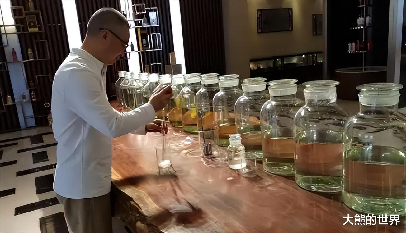 河南一老伯，喝酒40年，酒后说出白酒圈的“3大谎言”，建议了解