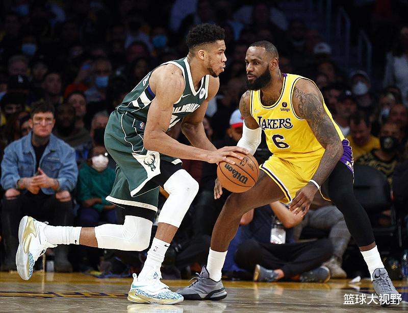 字母哥|44+14+8，字母哥和詹姆斯对飙！打破NBA纪录，成历史第一人