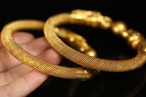 |收藏精品！清 金器 黄金双龙戏珠手镯一对