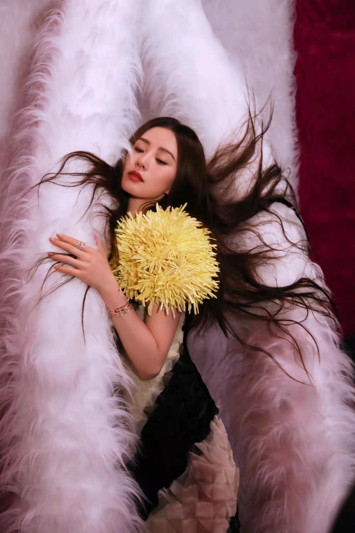 女主播|刘诗诗新大片不露脸更惊艳！把国货穿得比香奈儿还美，甜酷风绝了