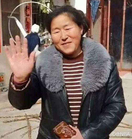 朱之文|大衣哥向粉丝吐槽,大衣嫂包的饺子难吃,评论区却已变了味