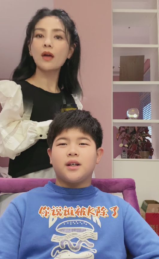 胡可|胡可晒安吉近照,脸部圆润身材壮实,网友:还我东北宋仲基