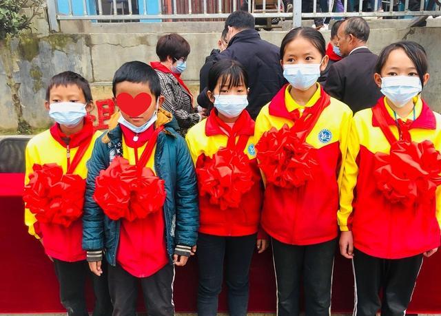 张艺兴|张艺兴粉丝给优秀学生奖励小猪，如今养到300斤，每头或赚2500元