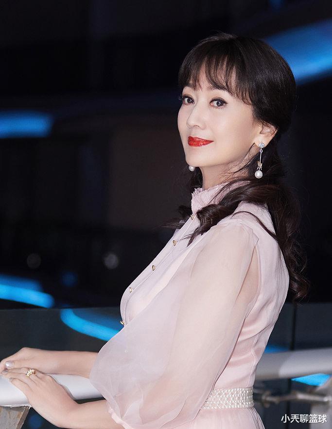 赵雅芝|赵雅芝粉色纱裙写真曝光 年近七十依旧优雅到骨子里