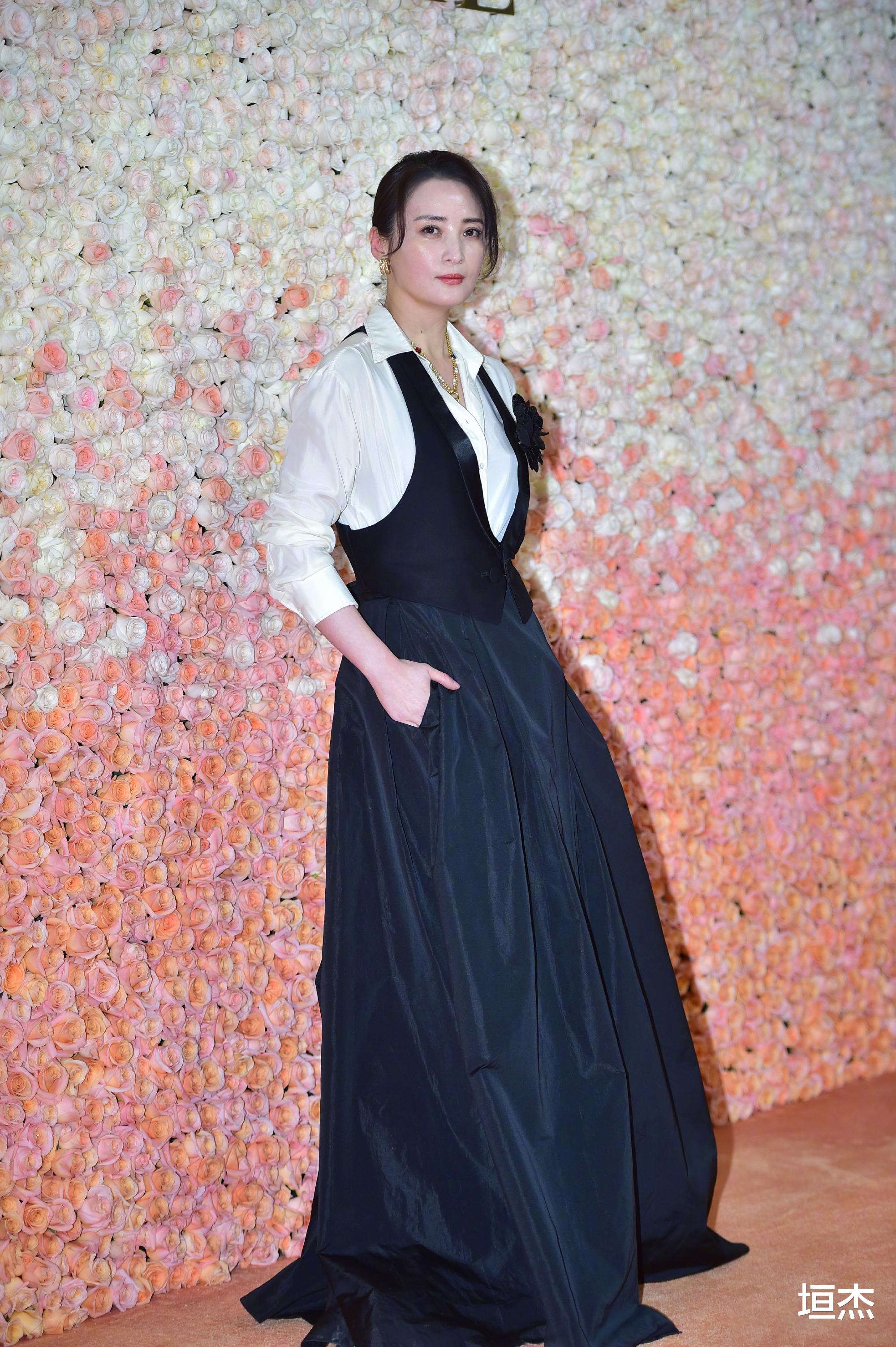 郁可唯|又是红毯!蒋勤勤作风大改,郁可唯脚指甲是败笔,倪妮艳压群芳