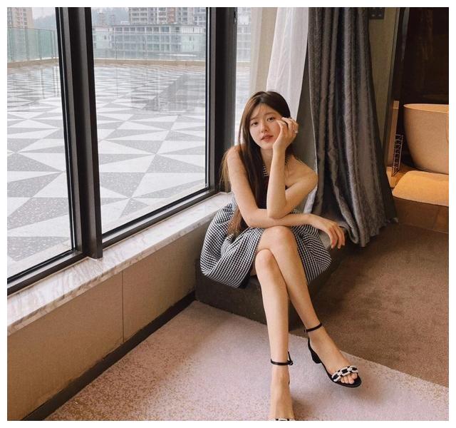 赵露思|赵露思晒成都“豪宅”火了：140㎡超大客厅，精致奢华，令人羡慕