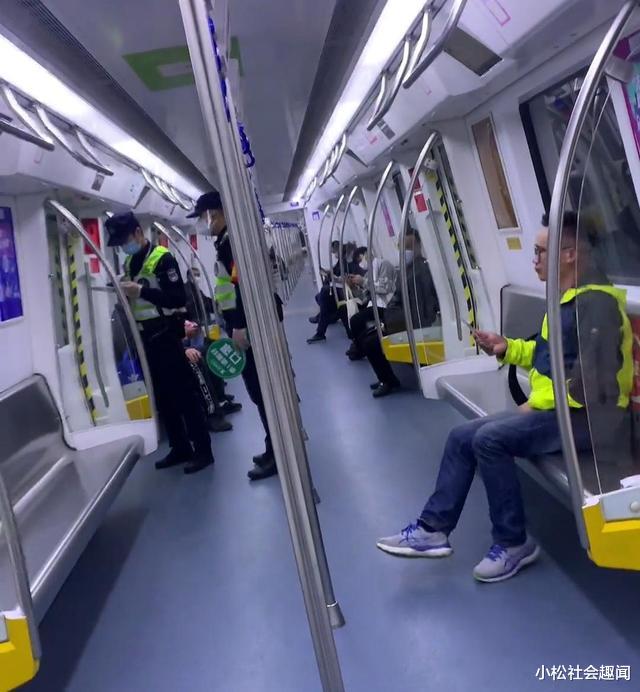 深圳:男子坐地铁不戴口罩和保安起争执:我阳过了,还戴什么口罩