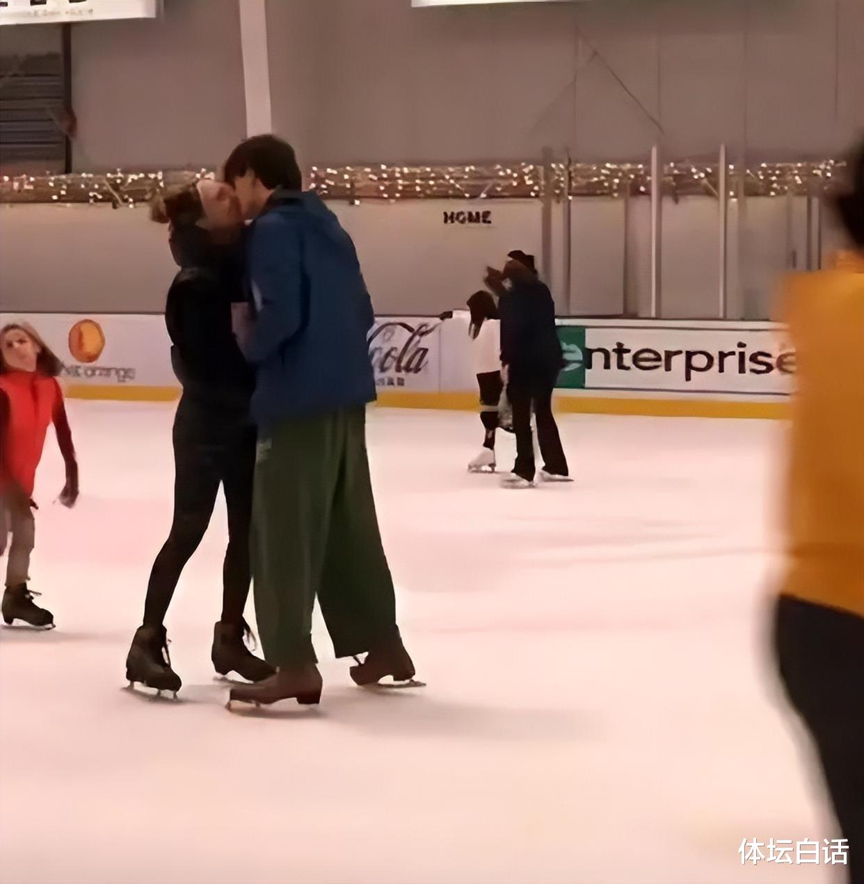 谷爱凌|谷爱凌新恋情实锤!与白人帅哥搂抱亲吻,19岁发育成熟身材傲人