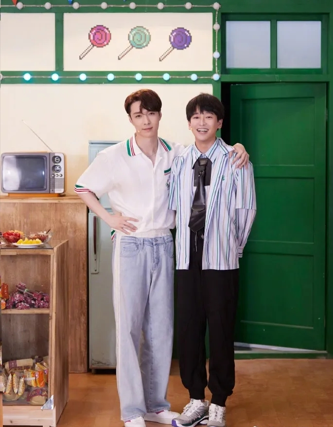 张艺兴|“隐藏大佬”张艺兴：根正苗红为国家纳税2000万，让C位粉丝泪崩