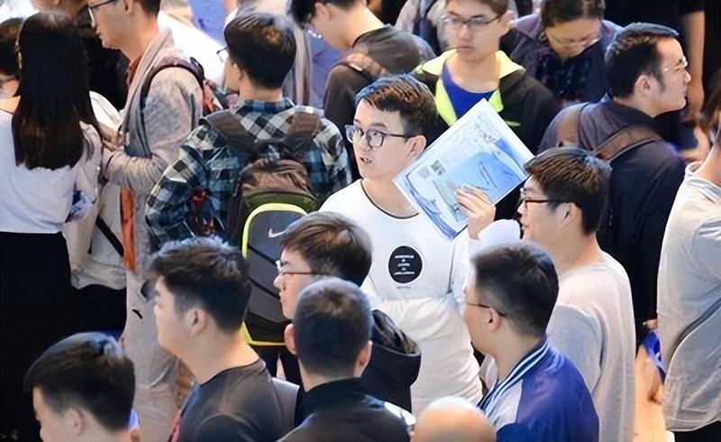 求职|2022届毕业生找工作难不难?211学生哭诉:没想过能这么卷
