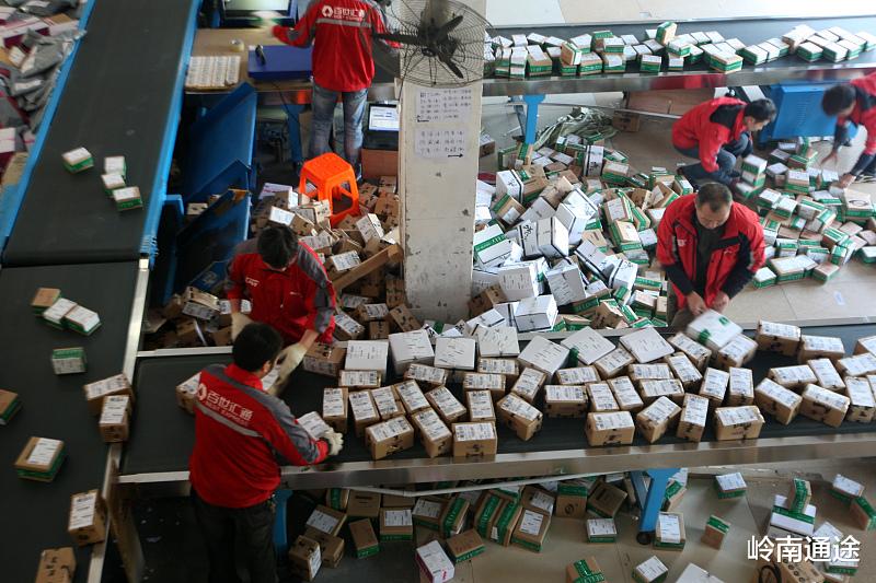 |经常主动请示汇报工作，与从不主动请示汇报，哪种发展前景更好？