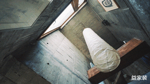 一家三口，50年如一日的挤在12平小房里，看着憋屈实则很幸福