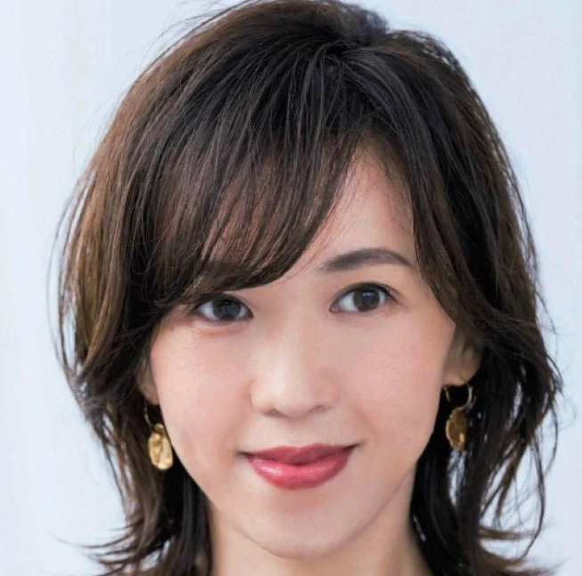 编发 什么年纪做什么发型,长头发过于枯燥,根本没什么新意