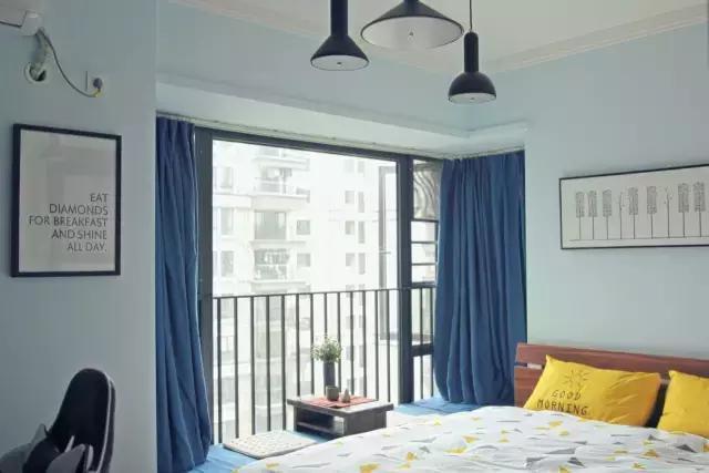 卧室带飘窗,窗帘装在卧室内还是飘窗中?你选对了吗?