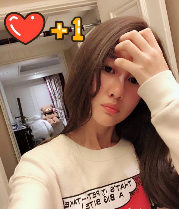 王宝强|王宝强恋爱4年,女方比他高13cm还开豪车,马蓉无名指重现戒指