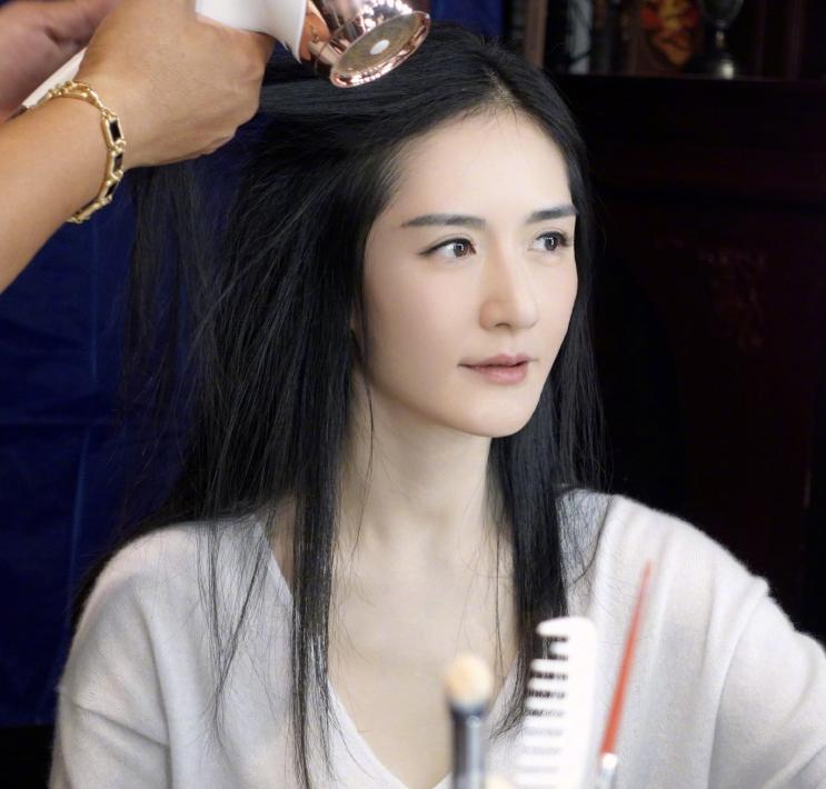 芒果台|曝谢娜吴昕被芒果台除名,官网查无此人,主页认证仅显示主持人