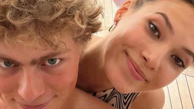 谷爱凌|谷爱凌曝恋情后首露面，一脸幸福难遮掩，与男友更多亲密互动被扒