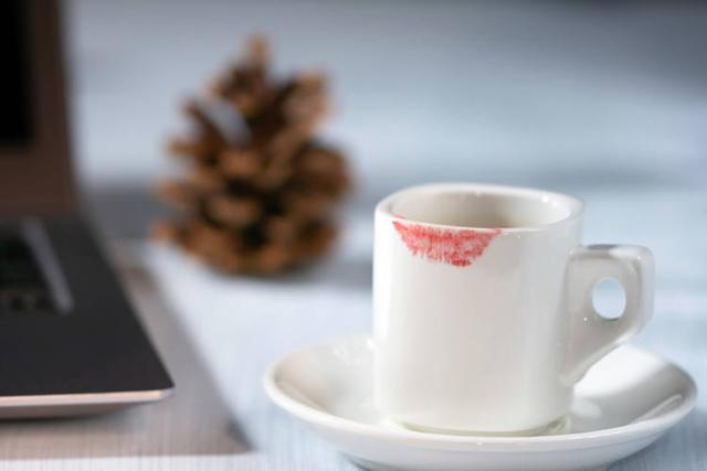 口红 “口红沾杯”，只有我觉得性感吗？