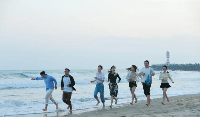 春日迟迟再出发|《春日迟迟再出发》:比拥有更重要的,是接受心动的悲美