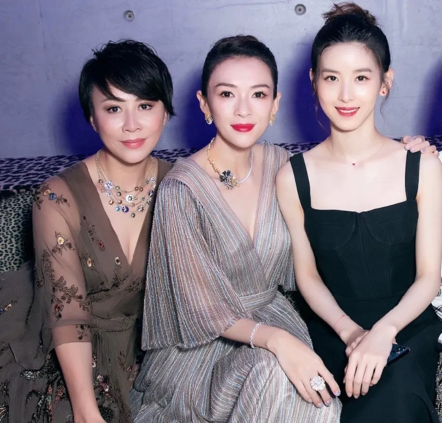 刘嘉玲|刘嘉玲：结交章泽天拉拢何超琼，富婆们成团出道，删掉杨颖微信毫不犹豫？