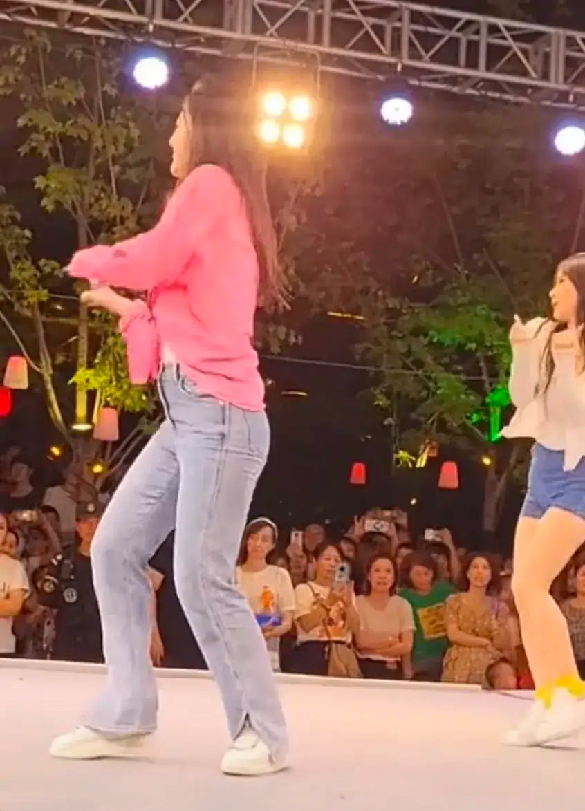 修图|唐艺：未修图颜值翻车，不知道是哪些人在追捧她