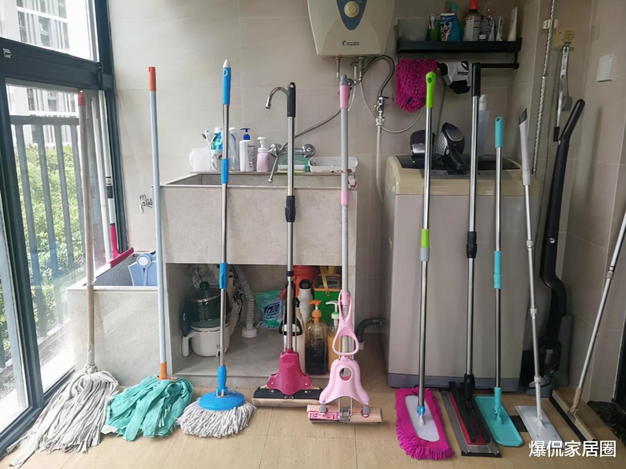 地板拖不干净还有“腥味”?老阿姨支招:不用洗衣粉,干净不留痕