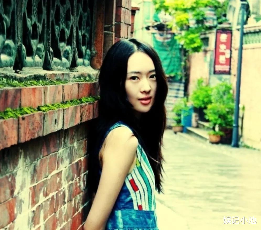 童瑶|童瑶的报复太高明,曾向张默跪地求饶的她,已是对方高攀不起的人