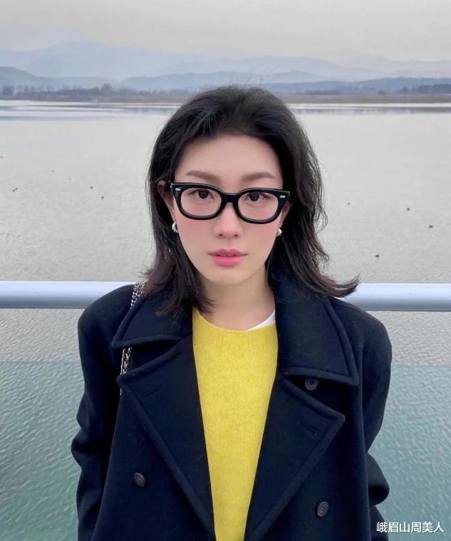 发型 奔四奔五的女人,过年试试这3款“减龄发型”,洋气还有气质