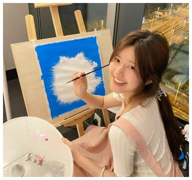 赵露思|赵露思晒成都“豪宅”火了：140㎡超大客厅，精致奢华，令人羡慕