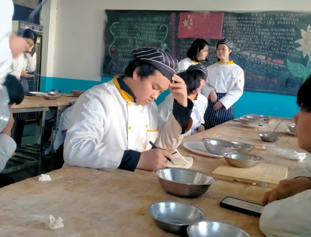 职业教育|“宁愿去打工也不读职高”,普职分流取消了,为啥家长高兴不起来