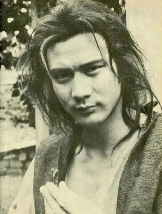 徐少强|徐少强：5个孩子3个妈，3婚娶小30岁娇妻，被称浪子的我很委屈