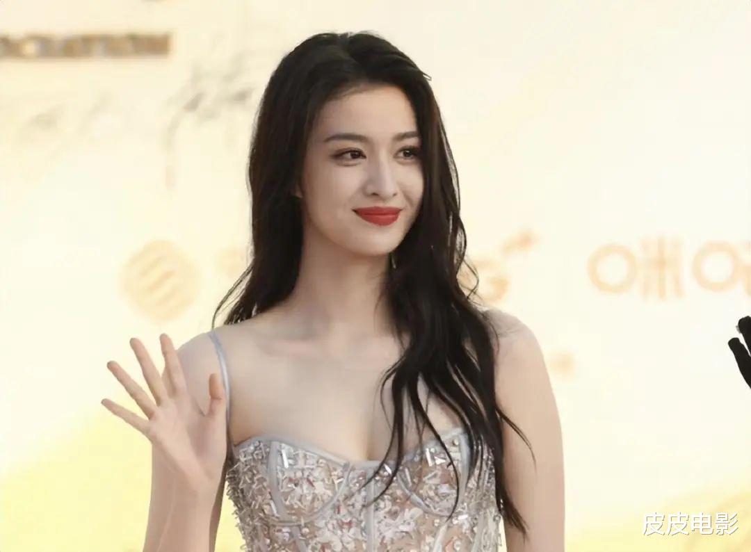 倪妮|齐溪哽咽,朱一龙捂脸,金鸡奖明星表情失控,千娇百媚,真好看