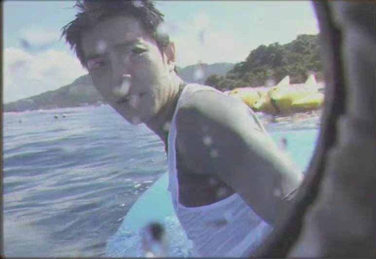 肖战|肖战中秋更新vlog，游泳骑车冲浪健身太欲了