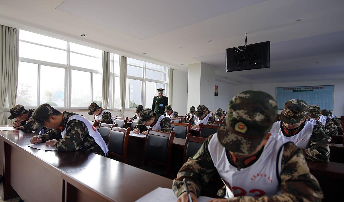 创业|当兵五年后，学校同意复学，应不应该回去读书呢？我建议继续读书