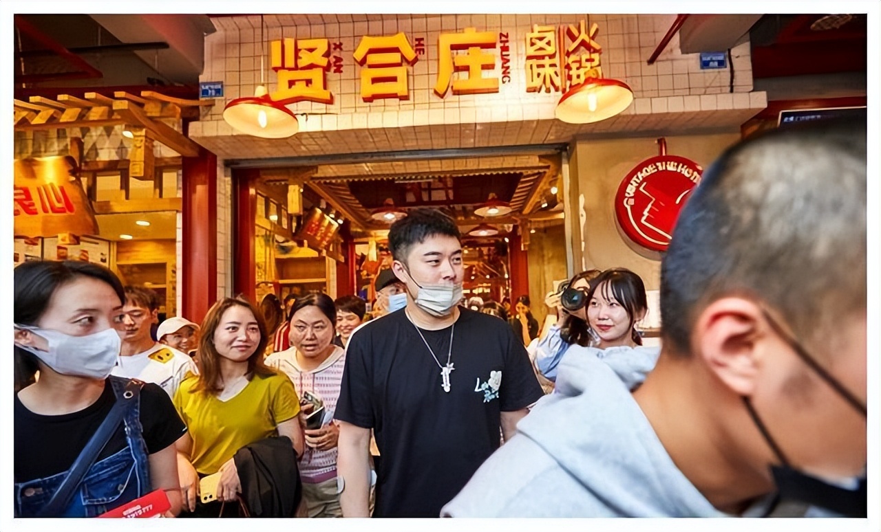 陈赫|“千亿富豪”陈赫:为张子萱付300万赎身费,靠副业资产破千亿?