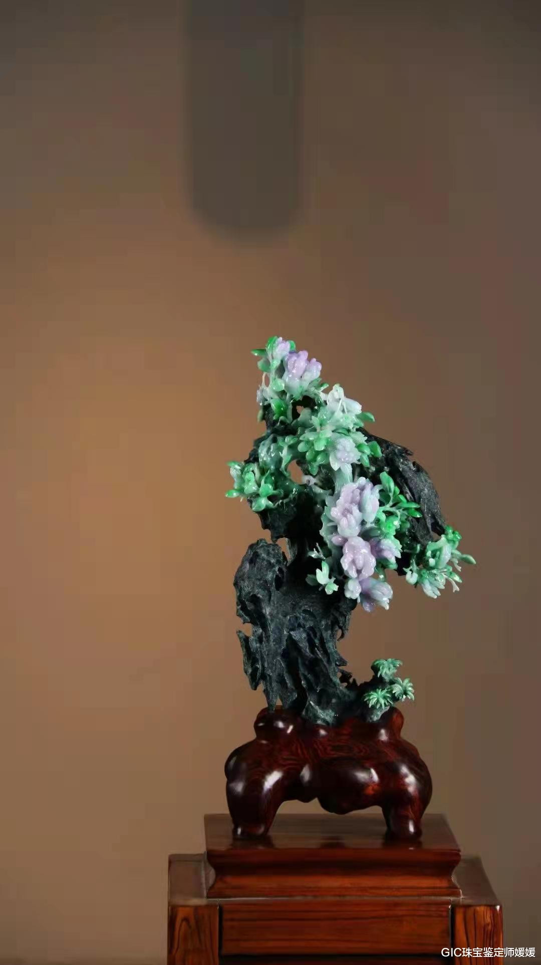 翡翠|原材料有多糟糕，成品就有多惊艳，翡翠摆件是化腐朽为神奇的过程
