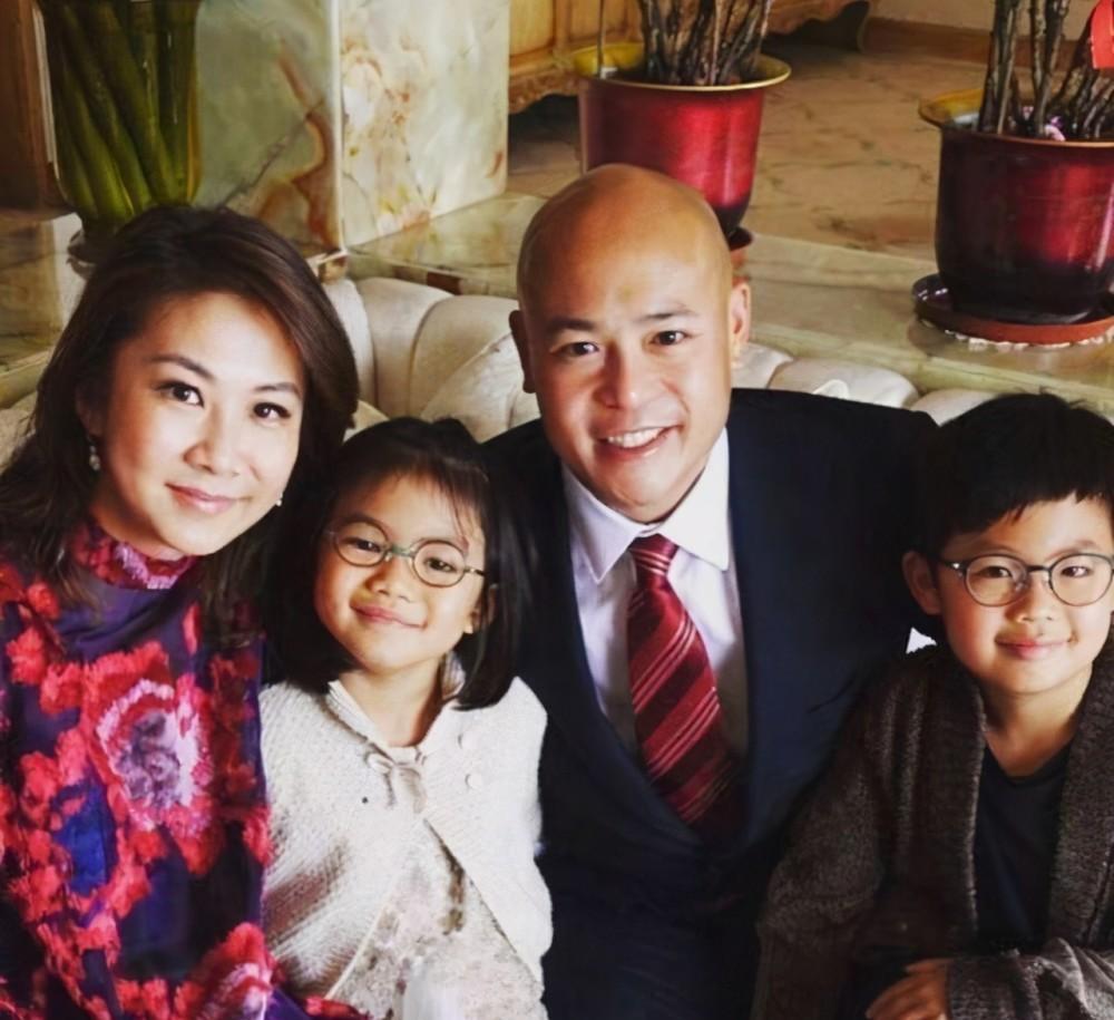 许晋亨|闲人许晋亨:父亲怕其败光家产,420亿遗产存银行,每月只发200万