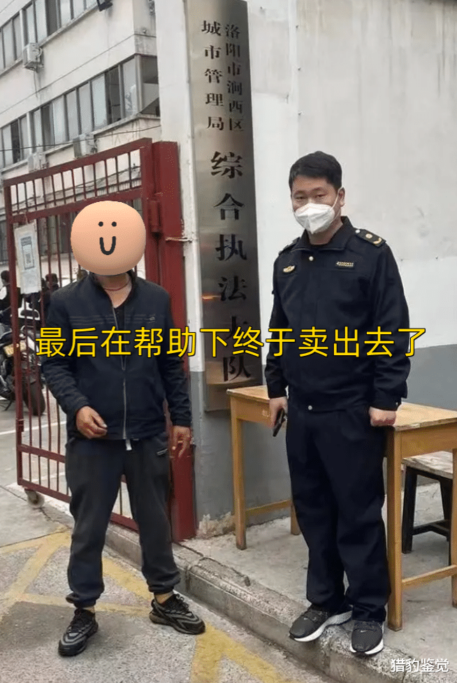 河南:男子公司倒闭后卖橘子,600斤卖不掉,一气之下全部倒掉