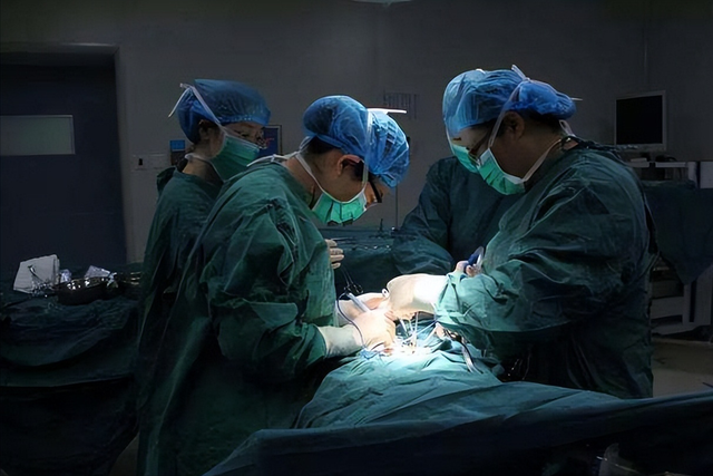 女老板垫钱给员工治病,员工痊愈后却不辞而别,17年后真相感人