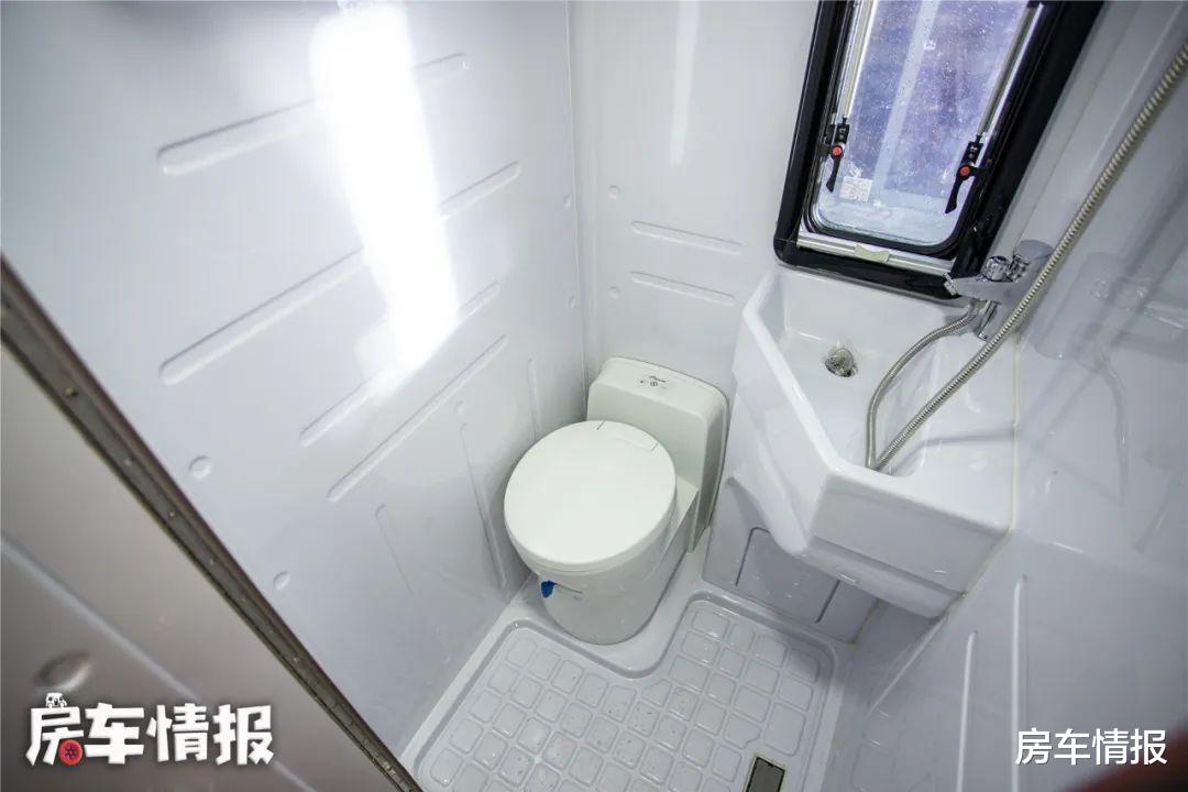 30多万的现代房车咋样?配2.8T柴油动力空气悬挂,1小时充2.5度电