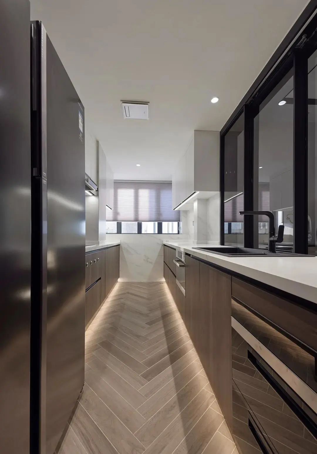 101㎡现代简约风,原木色搭配黑白灰!