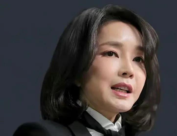 韩国第一美女,新总统夫人,还做过“服务员”?