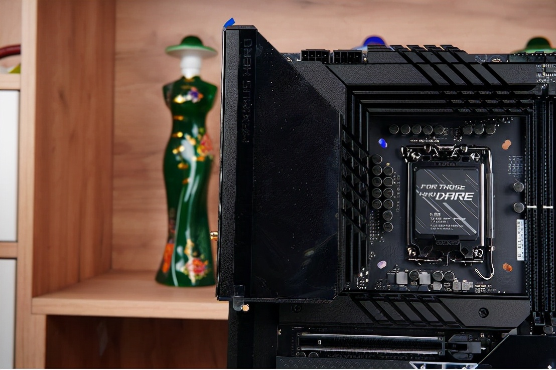 半导体|不仅要强大性能,更要超高的颜值,酷睿12代DDR5高端平台装机推荐