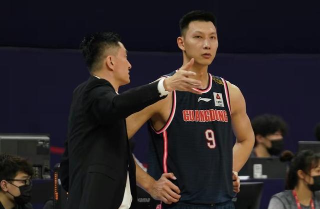 胡明轩|原因找到了！杜锋发火，胡明轩低级失误惹怒杜锋！